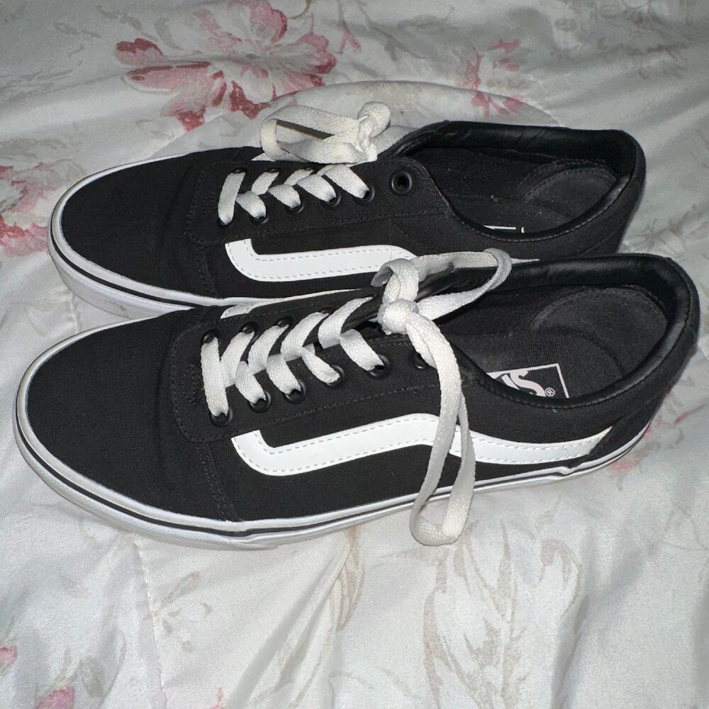 Women's Vans Off the Wall Low Top Sneakers Size 8.5